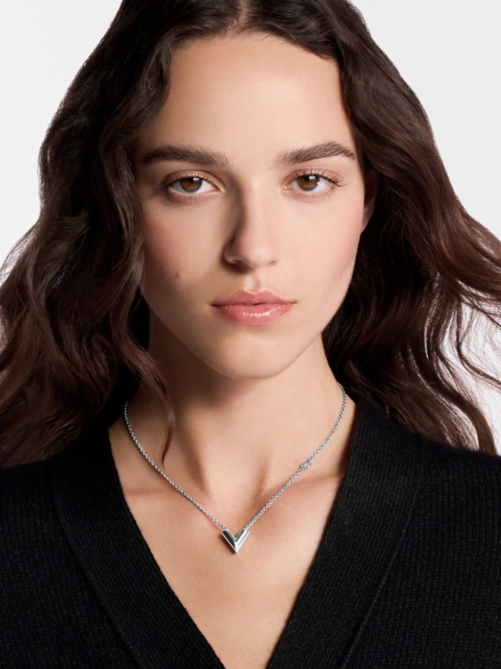 Louis Vuitton Essential V Supple Necklace